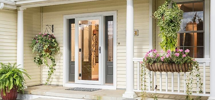 screen door installation in Coral Springs